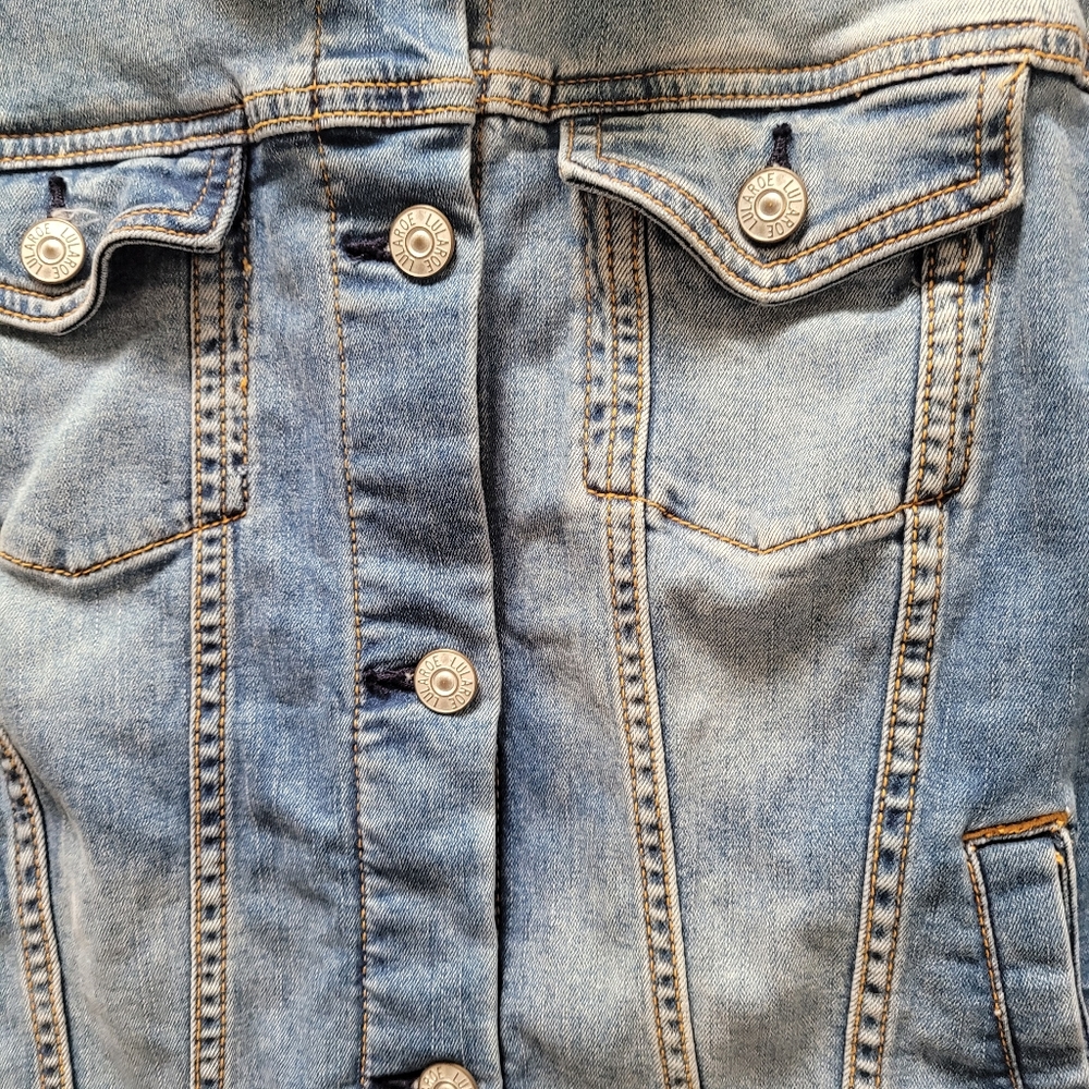 LuLaRoe Women’s Washed Light Blue Denim Jacket Embroidered Back Panel size L - Picture 5 of 7